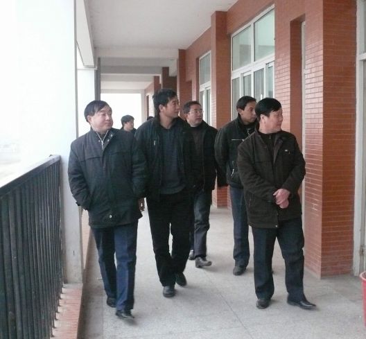 固镇县人民政府--四川松潘中学领导来固镇二中