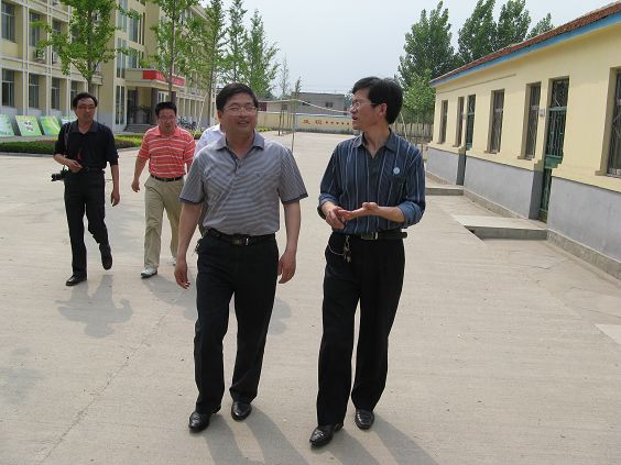 固镇县人民政府——实验中学组织部分骨干教师到山东