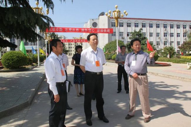 固镇县人民政府--县长吴道俊莅临固镇一中、实