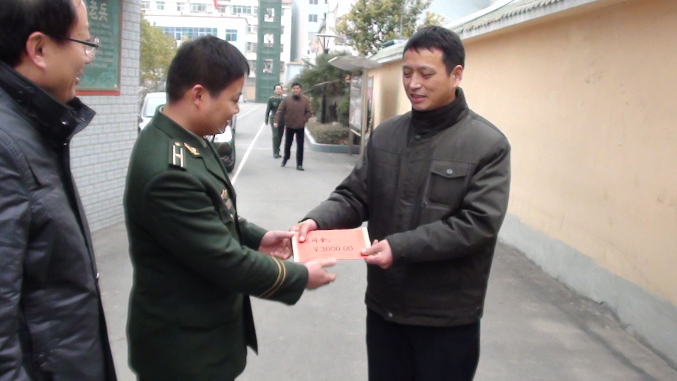 固镇县人民政府--县行政执法局慰问武警消防官兵