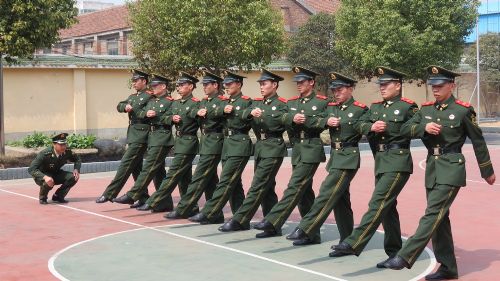 固镇县人民政府--武警固镇消防官兵春天里来练