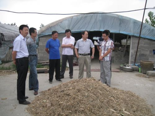 县委书记周学保到仲兴乡慰问青年创业者