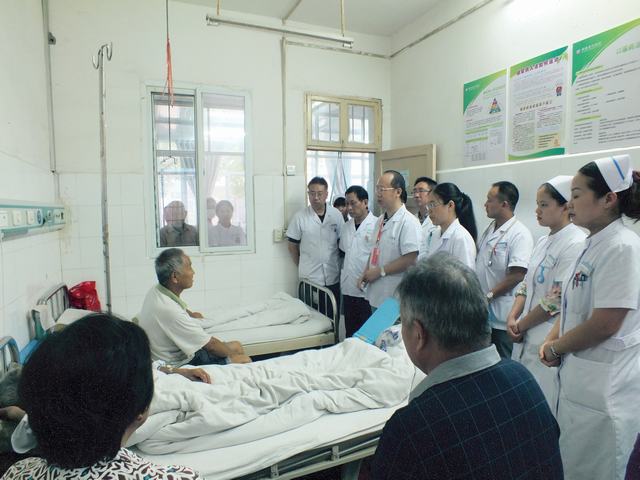 固镇县人民政府--安徽省立医院专家到固镇县中