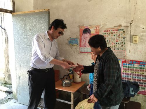 镇县人民政府--县卫生局到新马桥镇开展计划生