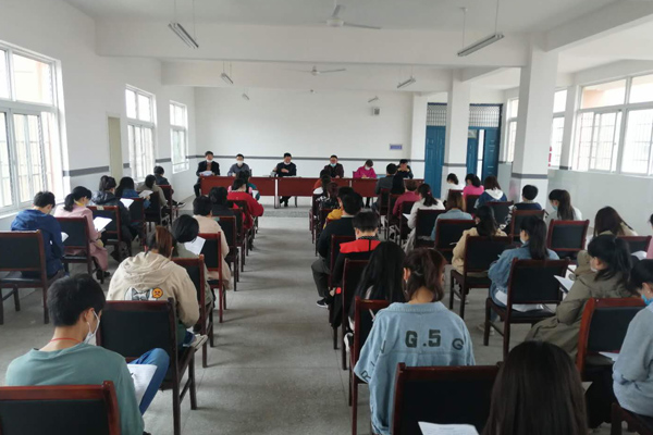 湖沟小学举行疫情防控开学准备工作会议