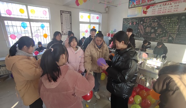 舞动青春喜迎元旦固镇县濠城初级中学举办班级元旦联欢会