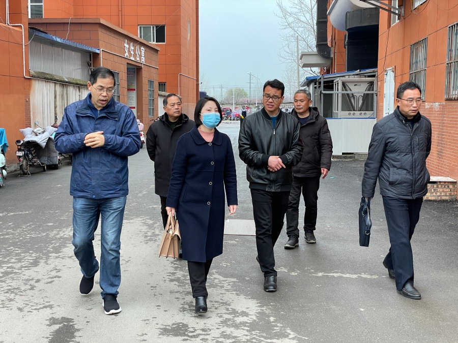 副县长王艳深入固镇二中进行调研