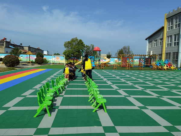 仲兴中心幼儿园开展户外体育游戏教研活动