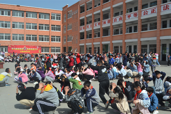 湖沟小学开展消防安全疏散演练活动