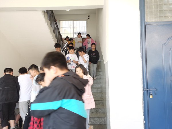 濠城中心小学开展消防安全应急演练活动