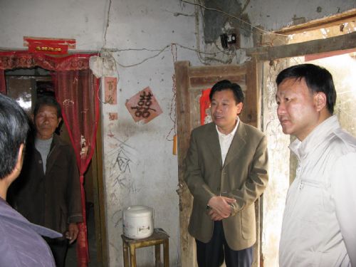 固镇县人民政府——县委常委,政法委书记张涛到王庄镇开展"五级书记