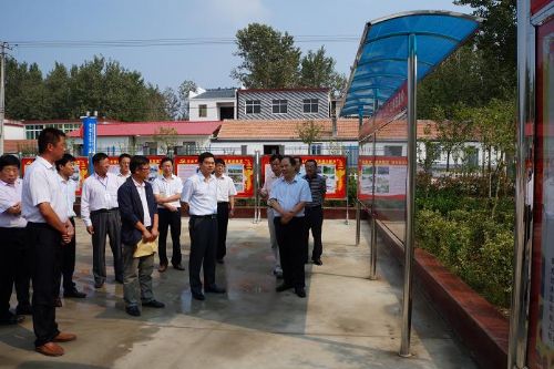 周学保书记视察南屯村基层党建工作