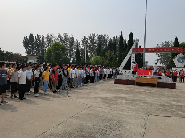 固镇县新马桥中学举行教师集体宣誓活动