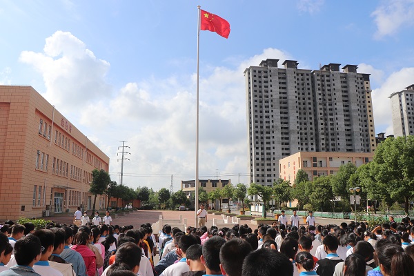 固镇四中开展向国旗敬礼活动