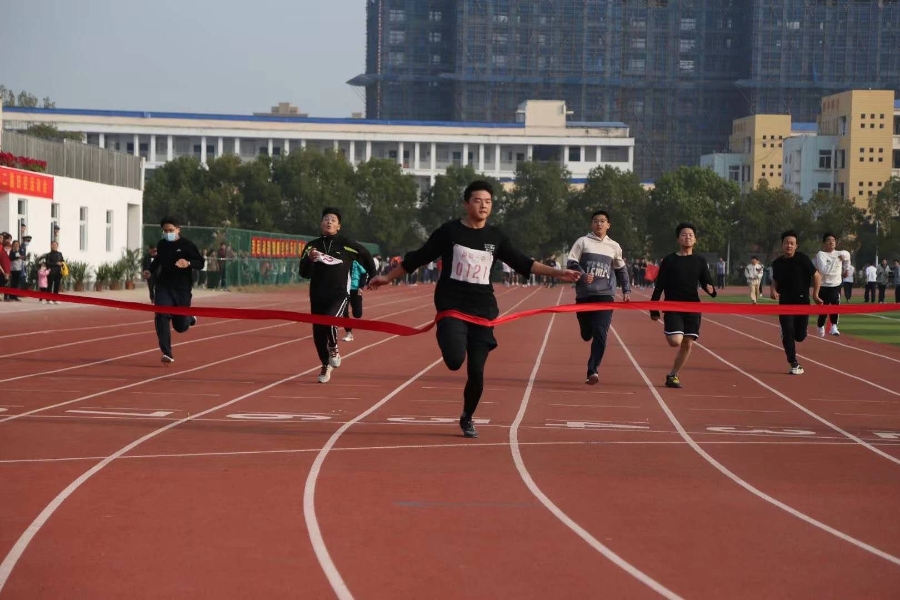 固镇一中隆重举行第42届田径运动会开幕式