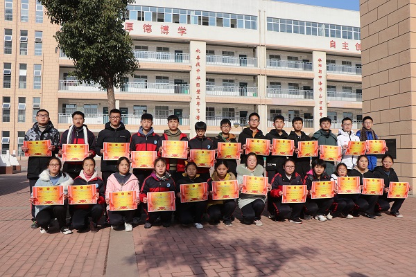 固镇四中召开段二考试表彰大会