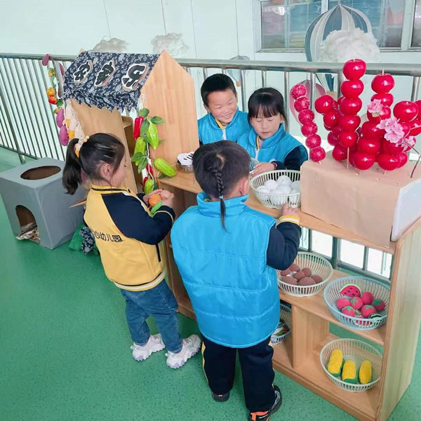 仲兴中心幼儿园开展区域情境游戏展评活动