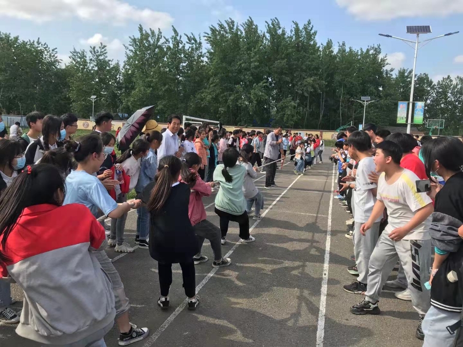 激扬青春 乐在运动:何集中学举行趣味运动会_固镇县人民政府
