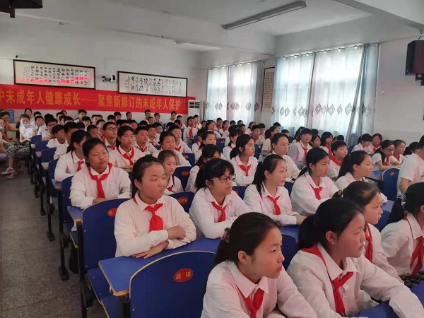 固镇县杨庙中心小学开展法治宣讲活动