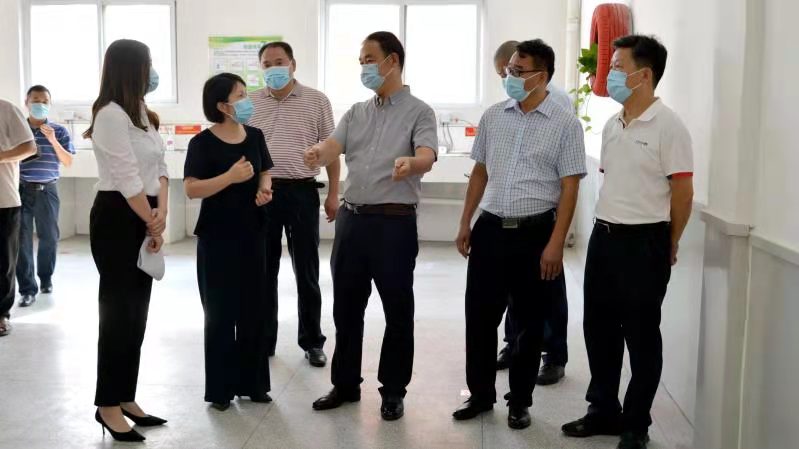 县委书记吴永彬一行深入固镇二中调研开学准备工作