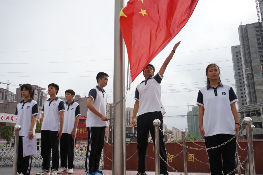 固镇二中开展"童心向党·向国旗敬礼"主题教育活动_固镇县人民政府