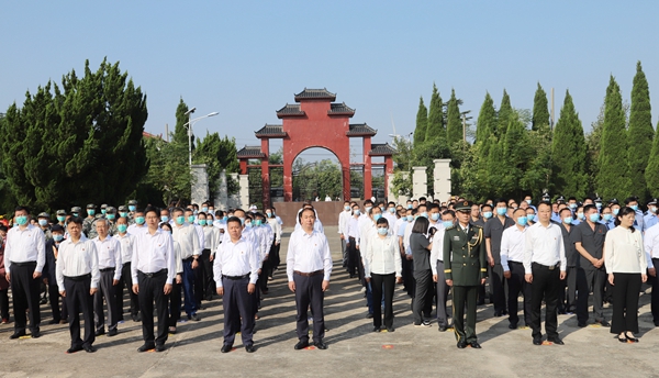 固镇县举行向烈士纪念碑敬献花篮仪式