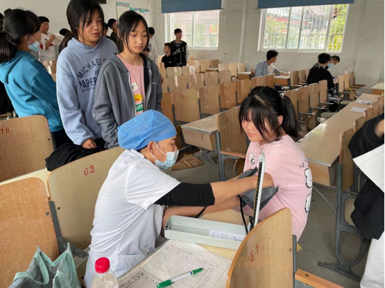 固镇县卫健委连城镇卫生院为中学生做健康体检