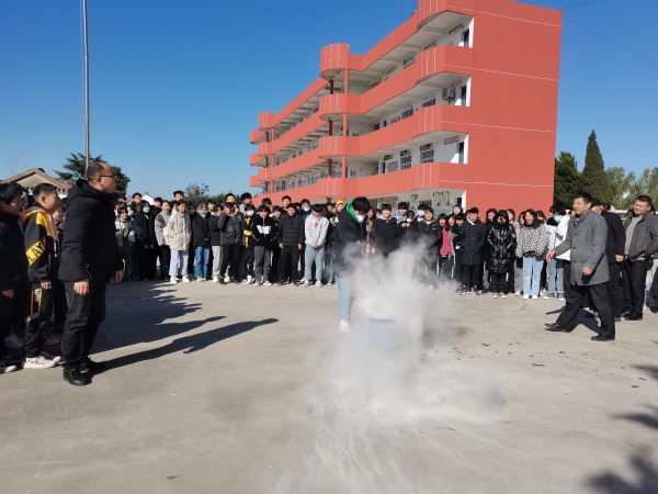 固镇县新马桥中学积极开展全国消防日系列活动