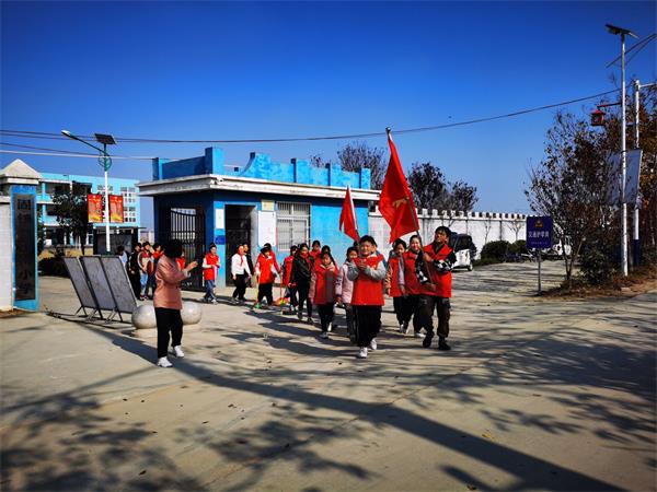 固镇县濠城镇刘祠小学组织学生开展志愿服务活动