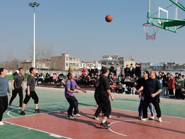 固镇县新马桥中学举行教职工"庆元旦,迎新年"系列活动