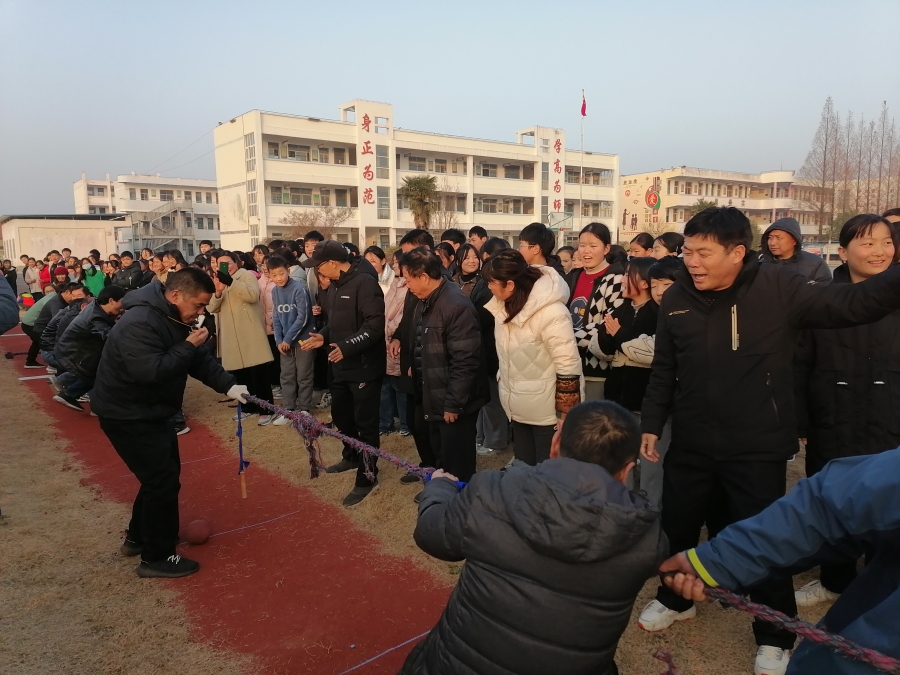 固镇县杨庙中学举行庆元旦迎新年教职工运动会