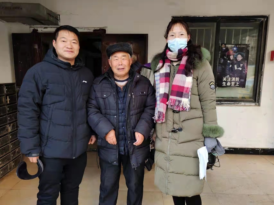 固镇二中开展2022年春节慰问离退休教师活动