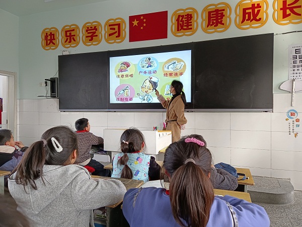 石湖小学开展预防春季传染病主题班会活动