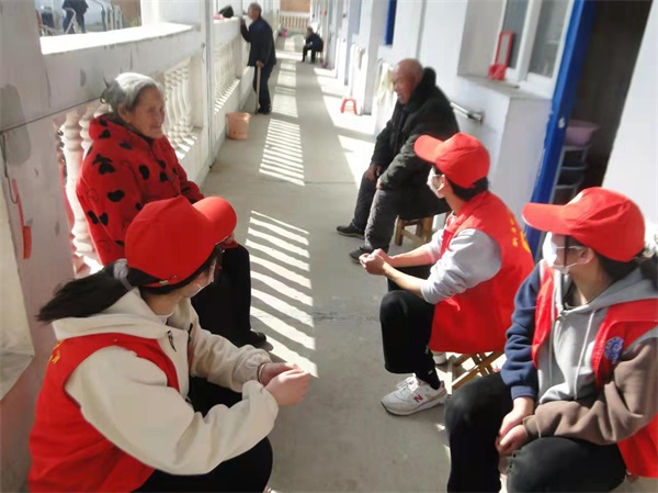 新马桥中学志愿者赴镇敬老院开展志愿服务活动