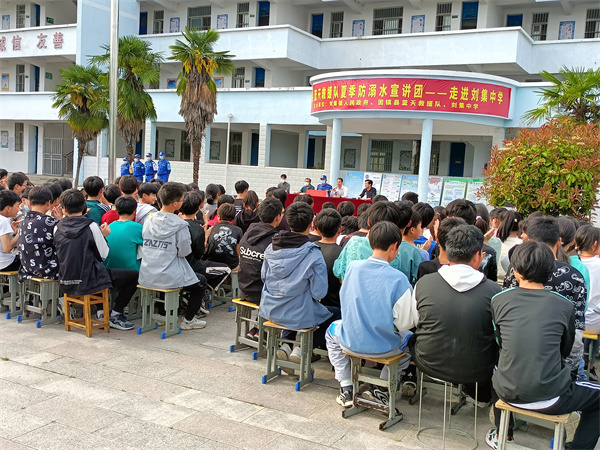 固镇蓝天救援队走进刘集中学开展夏季防溺水宣讲活动