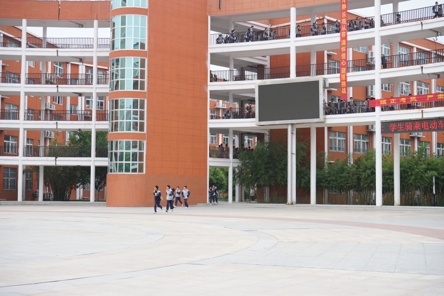 固镇二中举行消防应急疏散演练活动