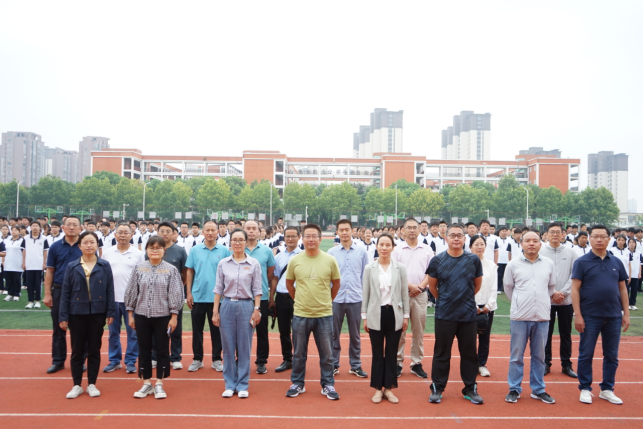 学军人风采强自身素质抒报国情怀固镇二中举行2022级高一新生军训活动