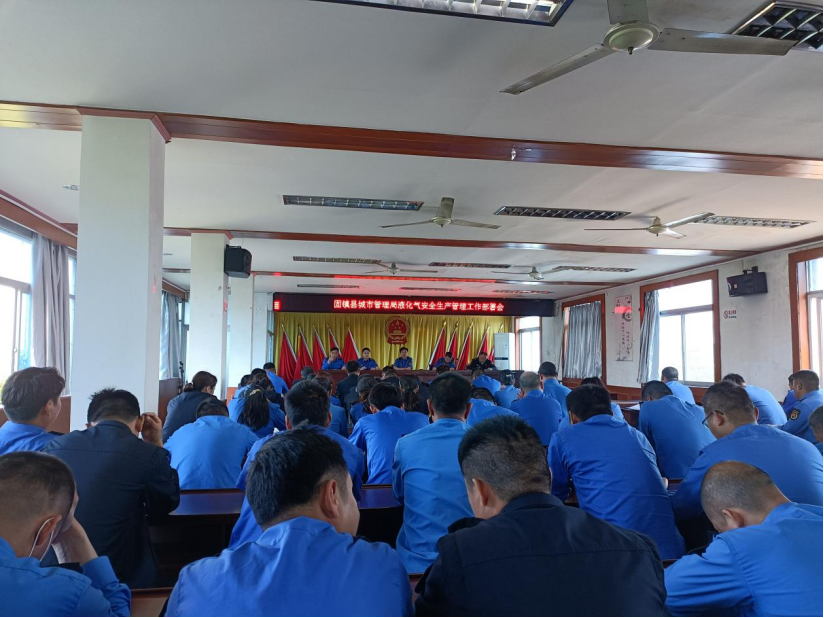 织牢"防絮网" 守护"安全线"