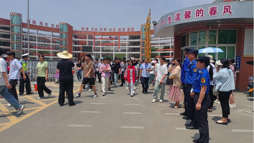 护航中考生 城管在行动_固镇县人民政府