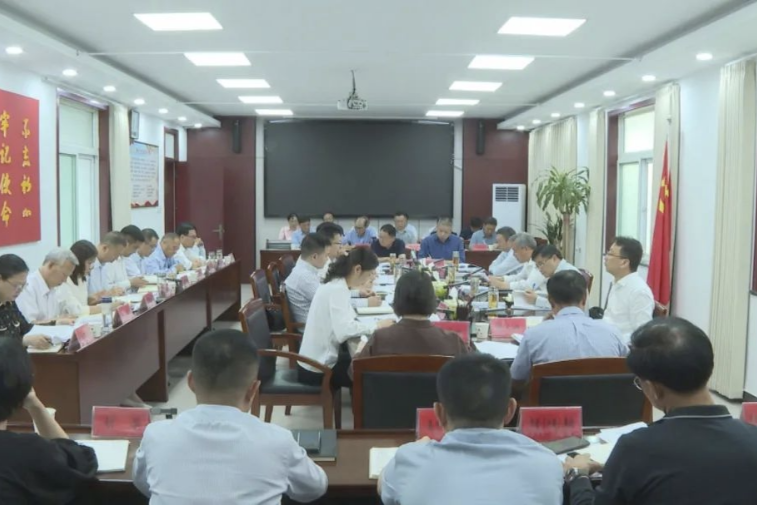 县委理论学习中心组学习研讨会召开