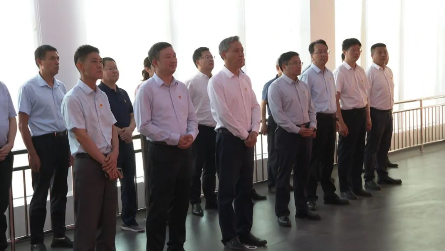 县委理论学习中心组集体学习研讨会召开