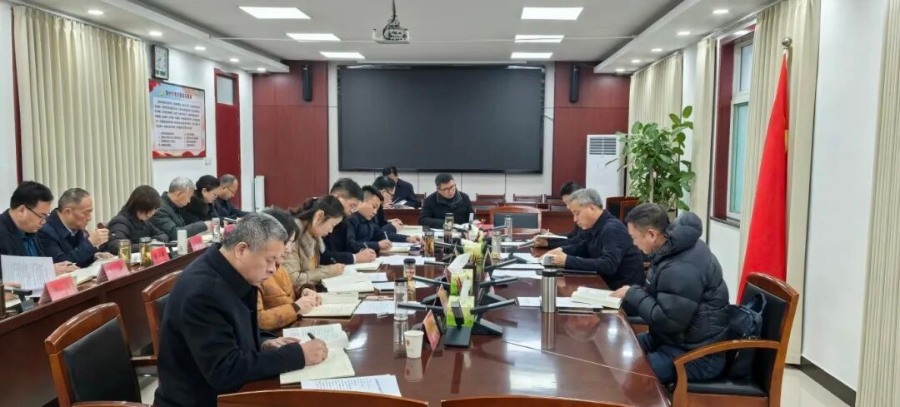 沈明举主持县委理论学习中心组集体学习