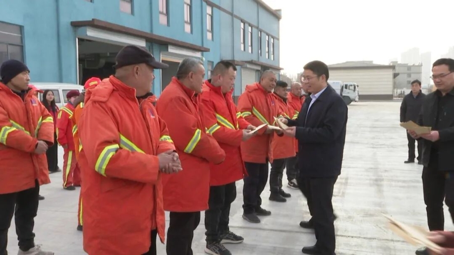 蓝佳勇走访慰问敬老院、困难群众、环卫工人