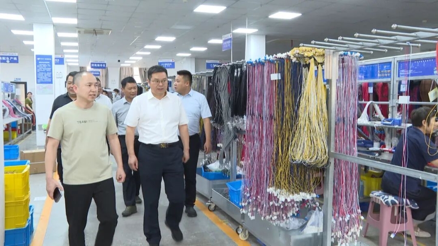 徐松调研县经济开发区项目建设和安全生产工作