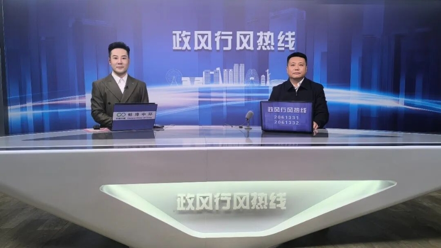 固镇县委常委、县人民政府常务副县长杨军为市民答疑解惑